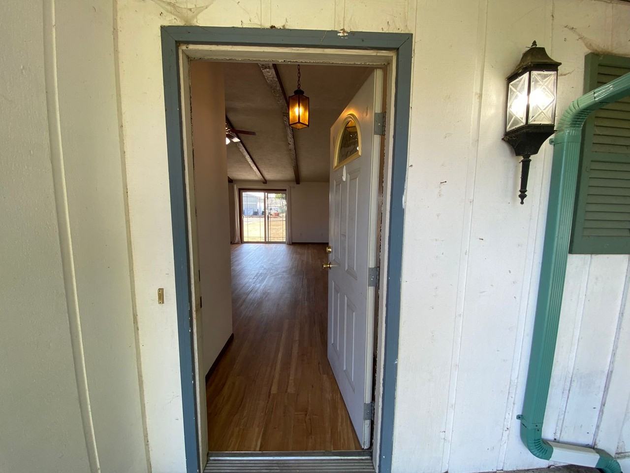723 Cessna St - Photo 3 of 28