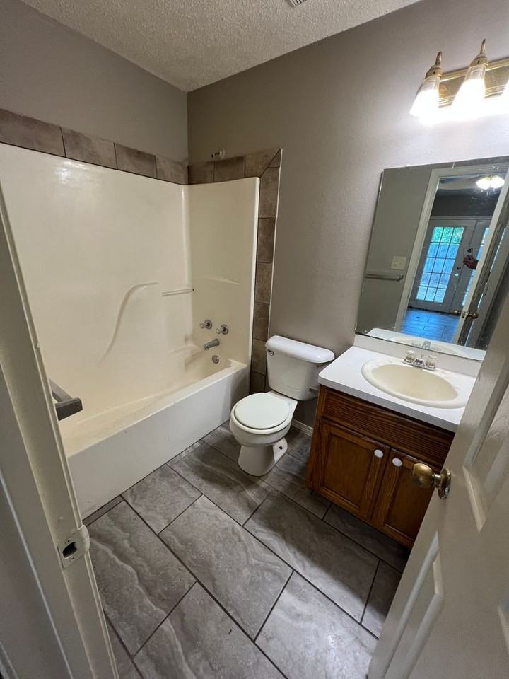 308 London St - Photo 3 of 13