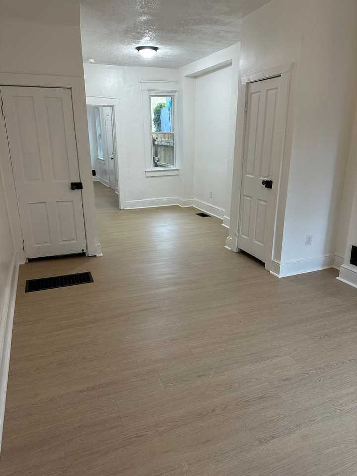 412 Locust St - Photo 2 of 19