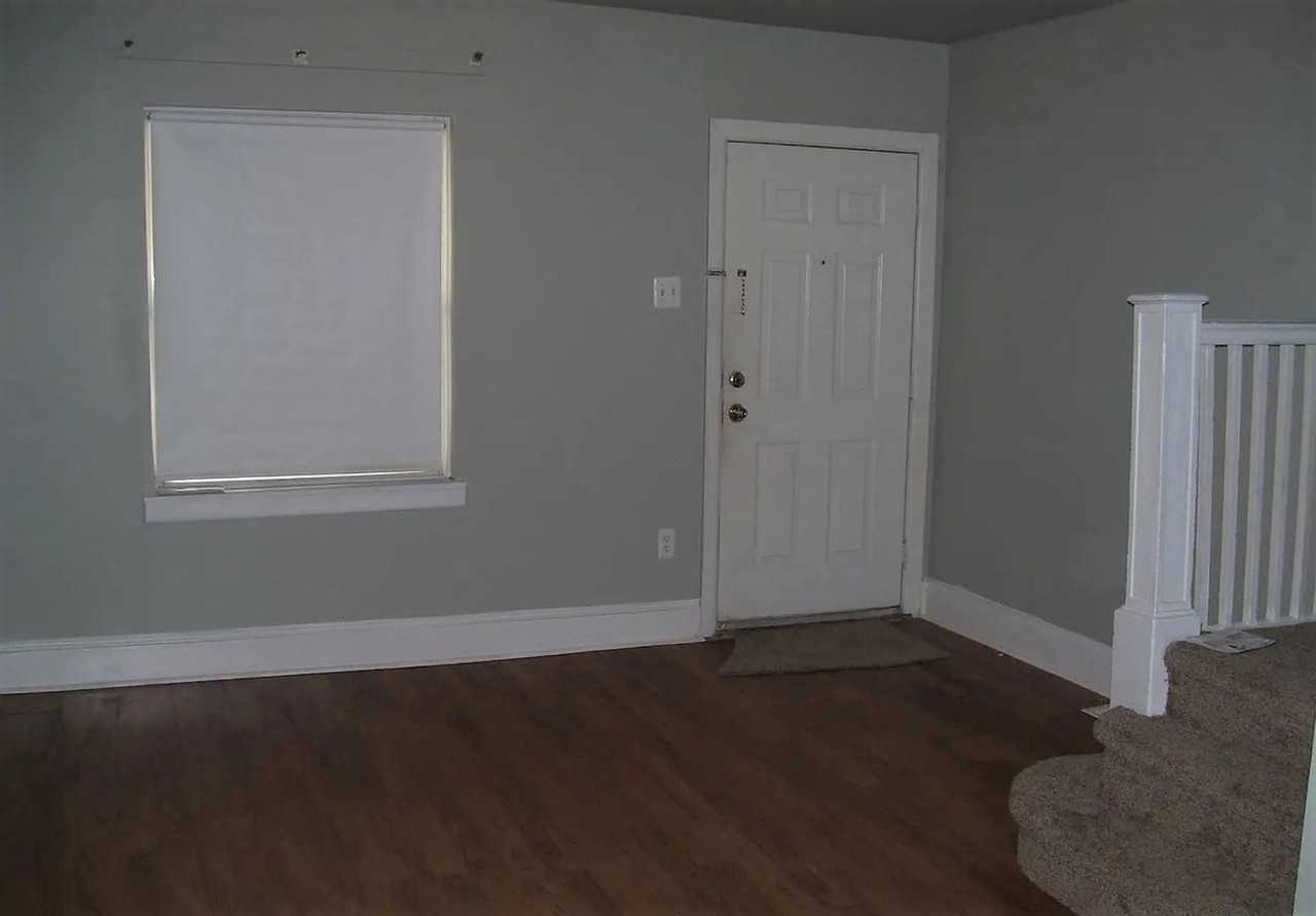 147 E Pleasant St - Photo 3 of 19