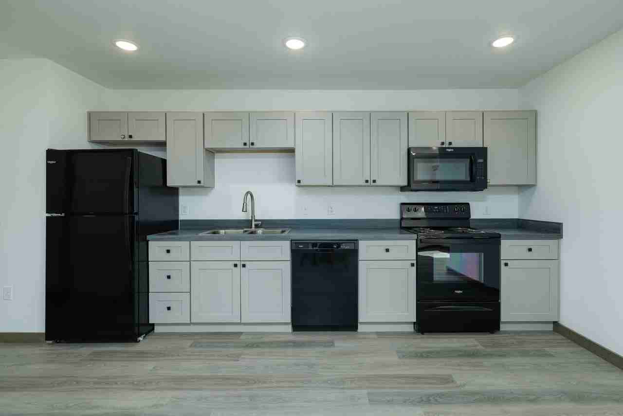 1904 Cruiser Lane - Photo 3 of 31