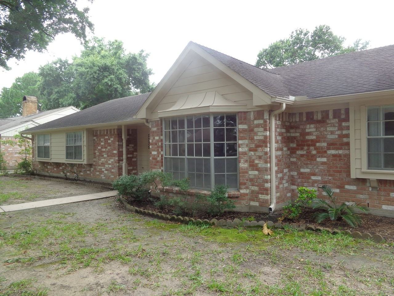 2735 Manila Ln - Photo 3 of 24
