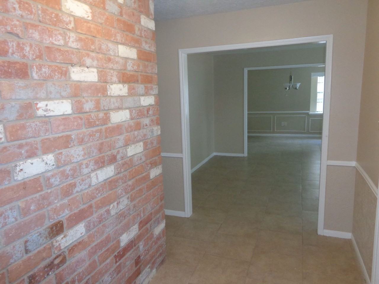 2735 Manila Ln - Photo 4 of 24