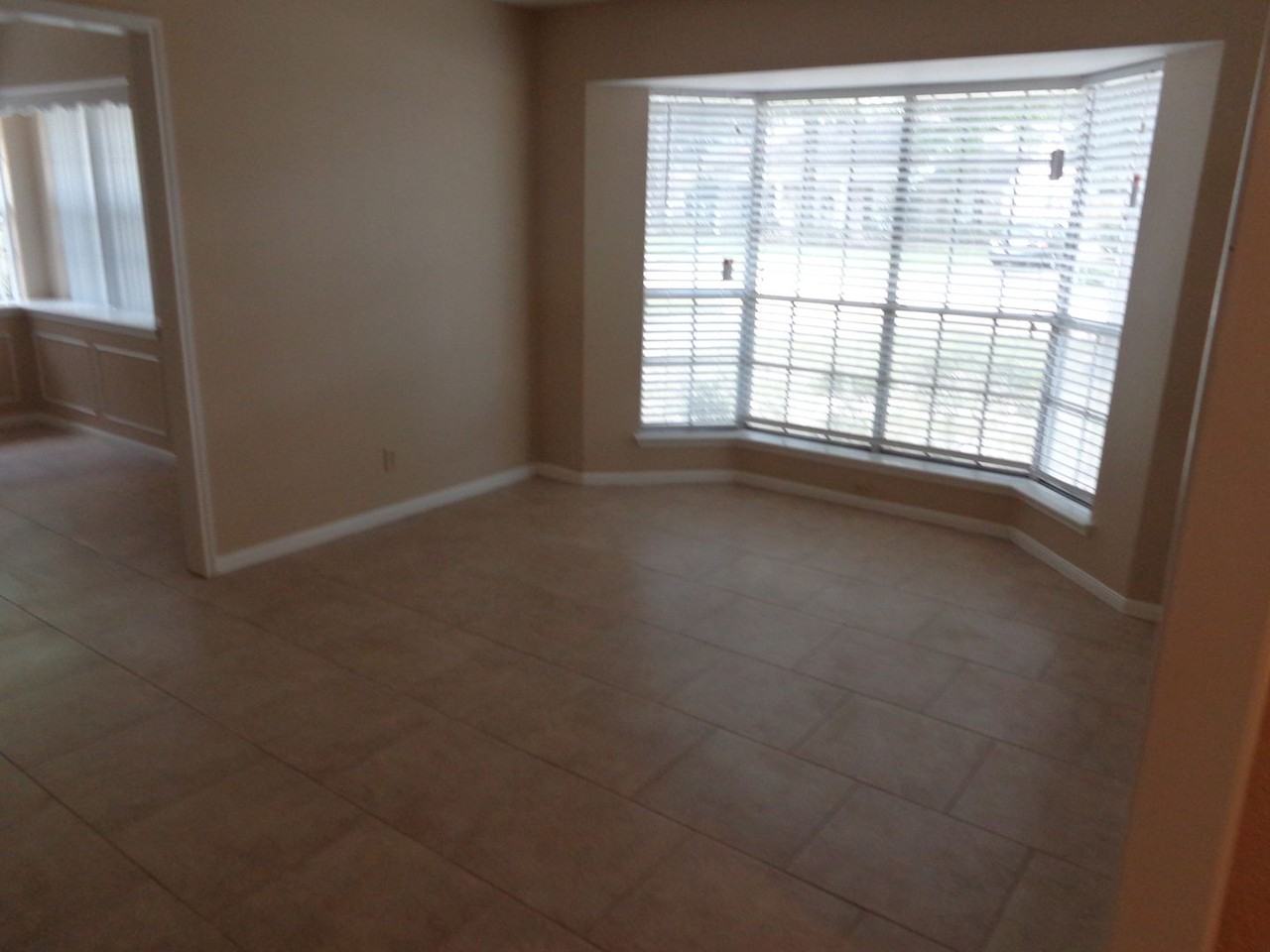 2735 Manila Ln - Photo 5 of 24