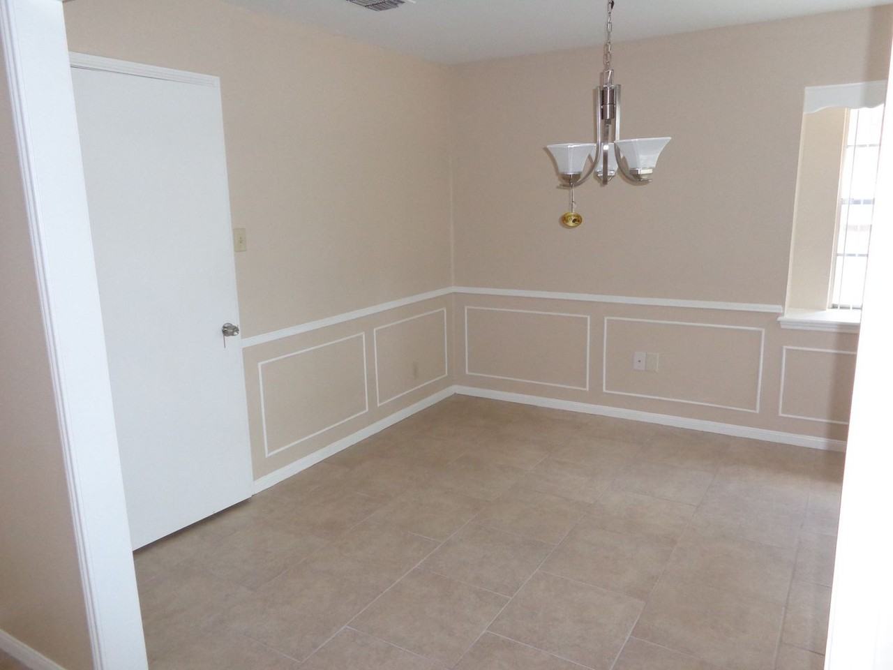 2735 Manila Ln - Photo 6 of 24