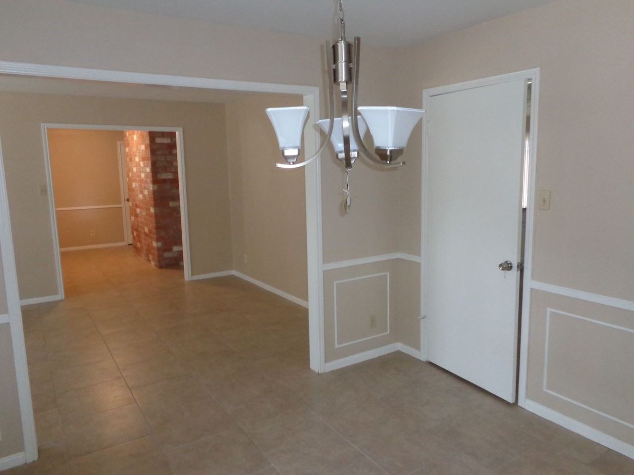 2735 Manila Ln - Photo 7 of 24