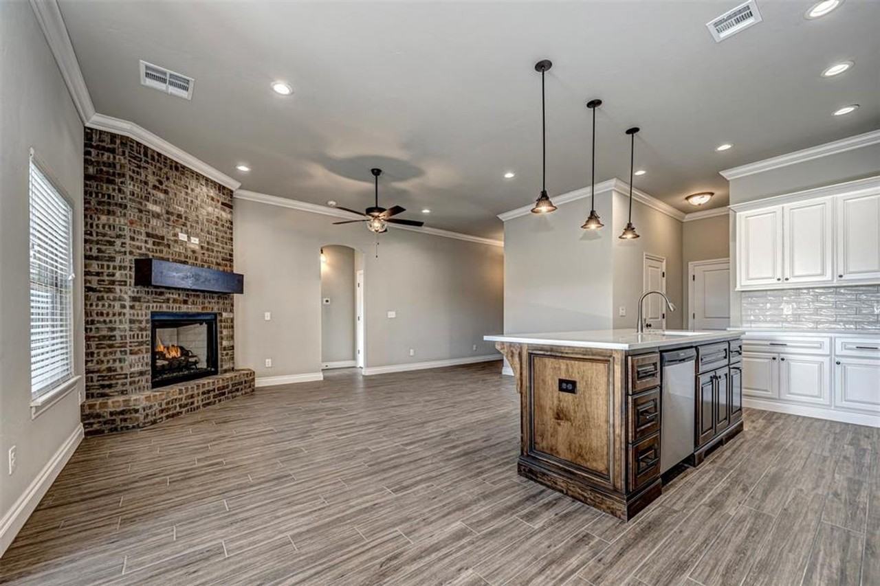 11708 Nw 103rd St - Photo 3 of 30