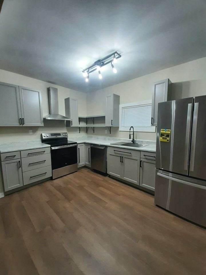 118 Lake St - Photo 2 of 12