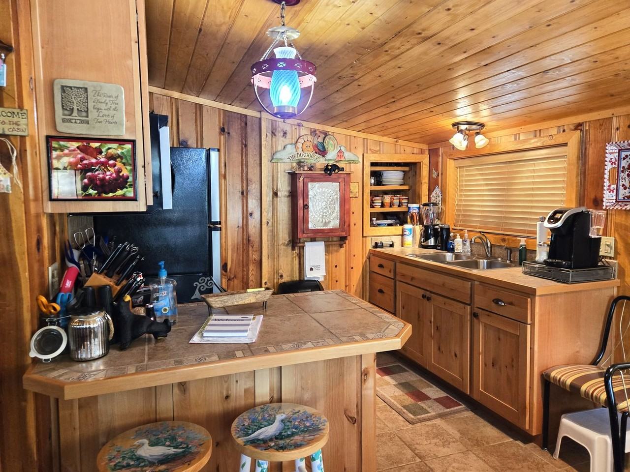 101 Seashell Dr - Photo 4 of 37