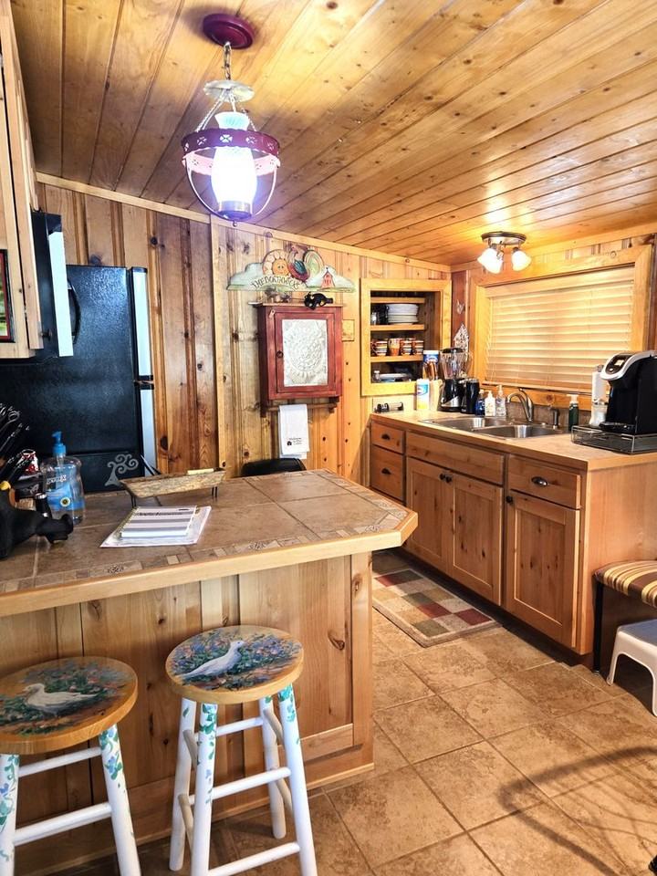 101 Seashell Dr - Photo 5 of 37