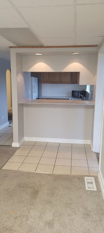 122 Beech St - Photo 2 of 4