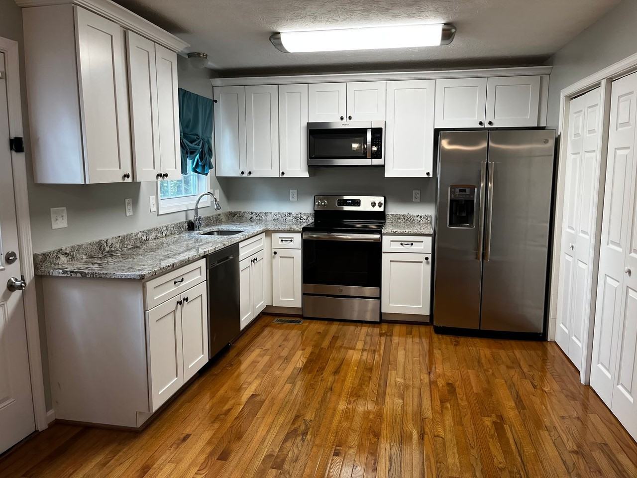 202 Carroll Dr - Photo 2 of 12