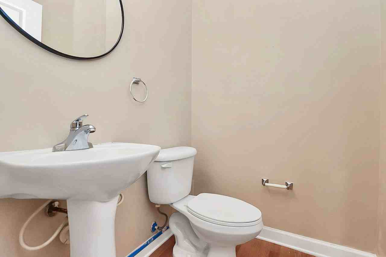 8324 Scotney Bluff Ave - Photo 7 of 16