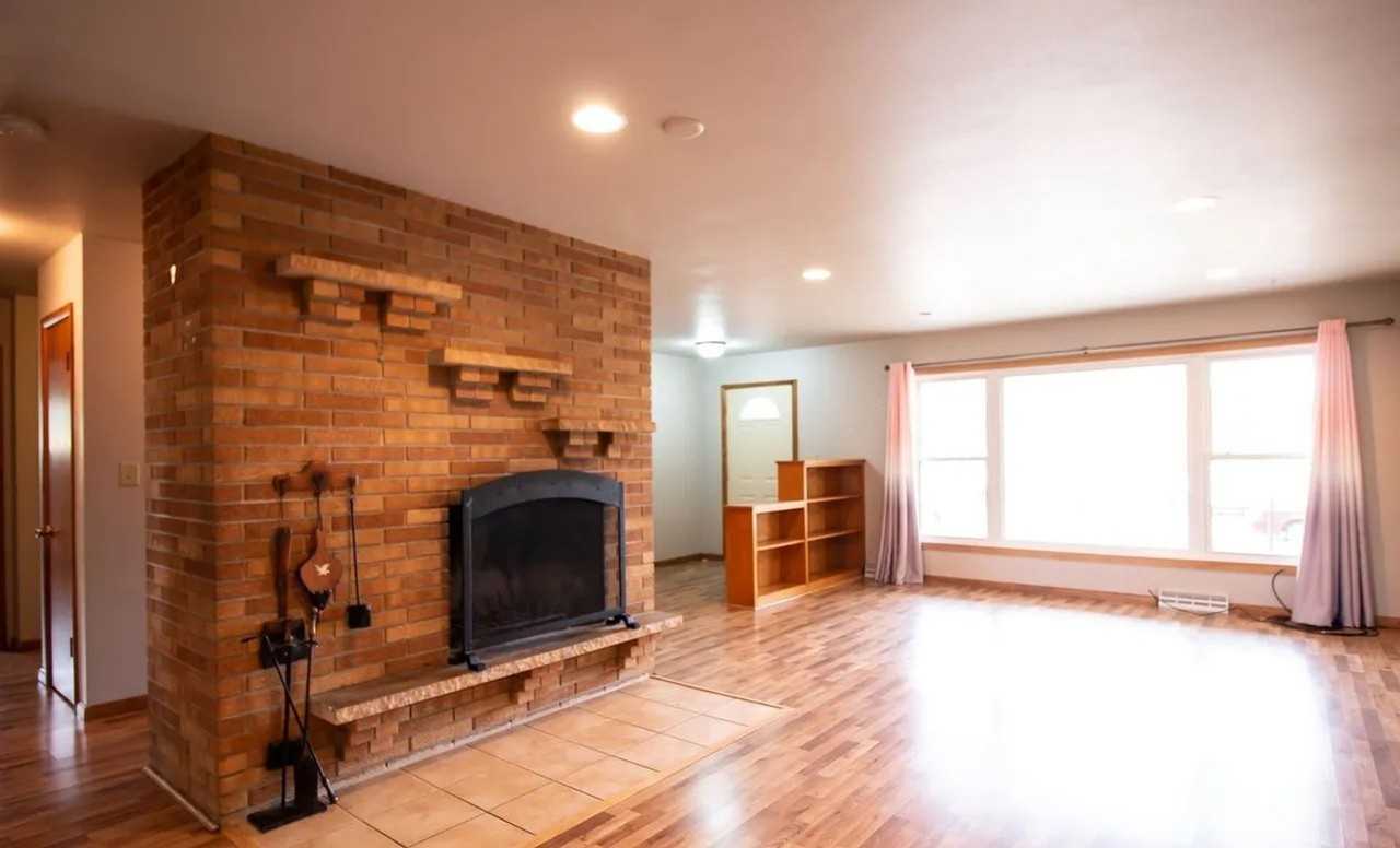 1201 16th Ave S - Photo 3 of 9