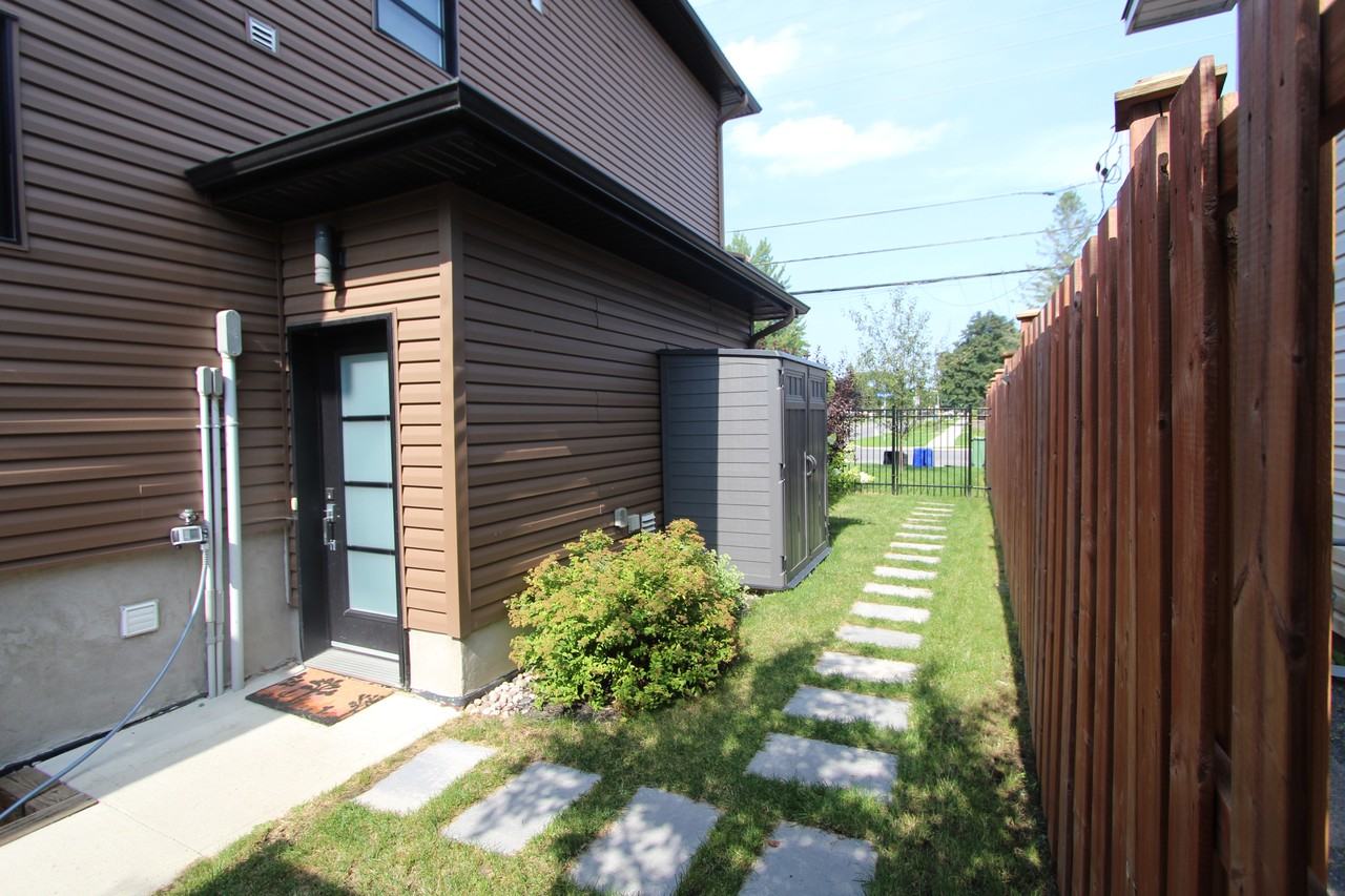 1596 Belcourt Boulevard #B - Photo 2 of 18