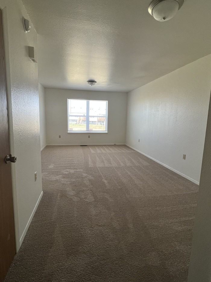 1002 Sitting Bull Ct - Photo 2 of 7