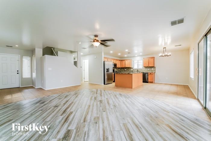11897 W Heyburn Dr - Photo 2 of 15