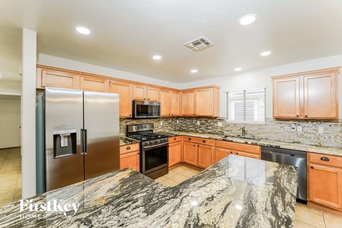 11897 W Heyburn Dr - Photo 3 of 15