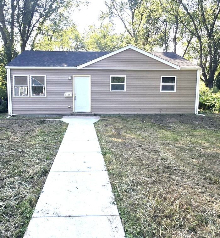 1118 Benton St - Photo 3 of 15