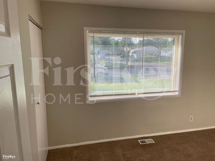 3639 Ireland Dr - Photo 2 of 11