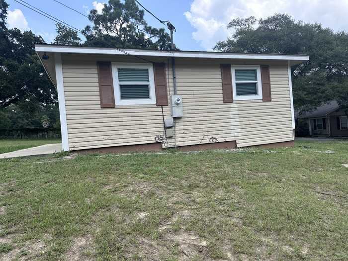 2227 Hencye Dr - Photo 2 of 19