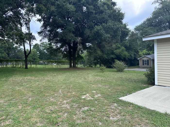 2227 Hencye Dr - Photo 3 of 19
