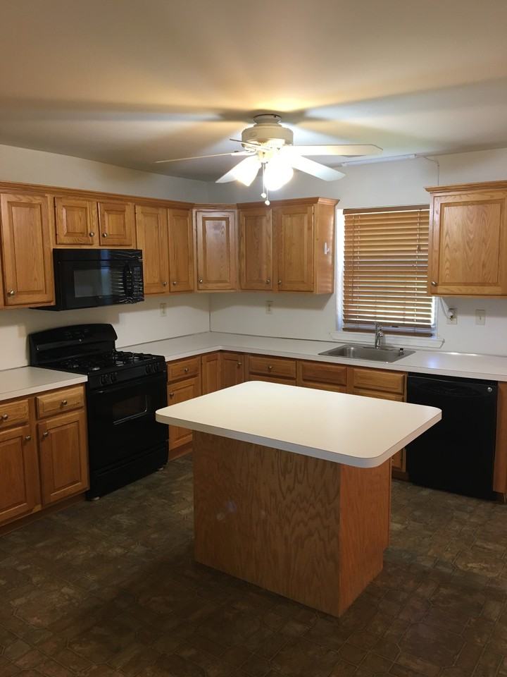 1802 Harrison Ct #1802 - Photo 3 of 12