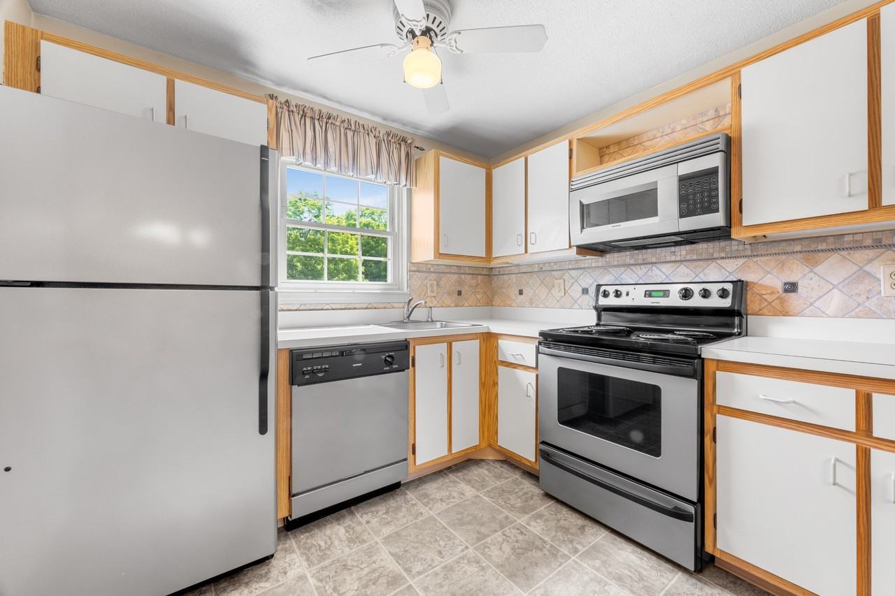 50 Crystal Ln #A - Photo 2 of 17