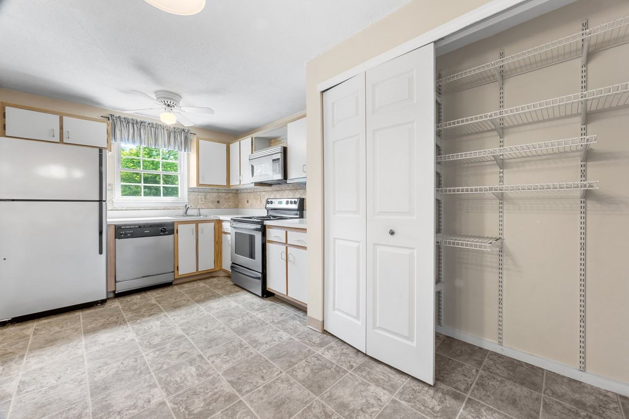 50 Crystal Ln #A - Photo 3 of 17