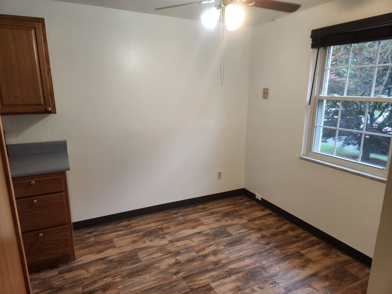 139 Whitestown Vlg Apt B #B - Photo 2 of 14