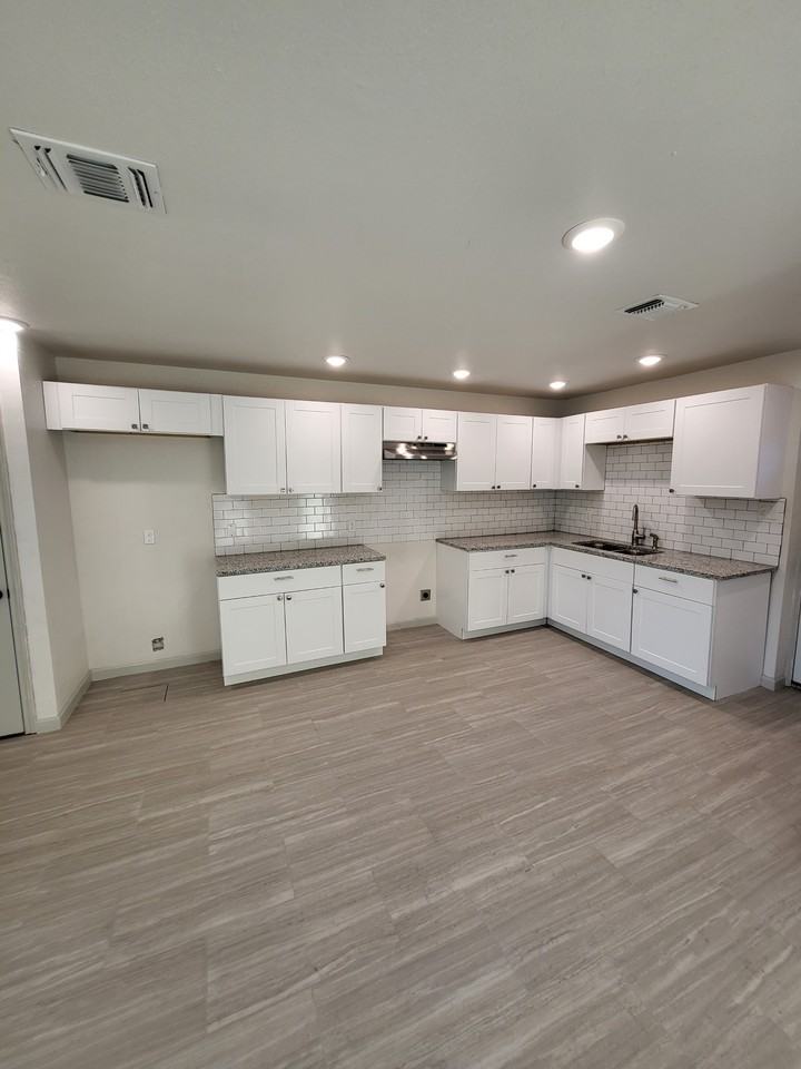 2417 Castroville Rd #2101 - Photo 4 of 26