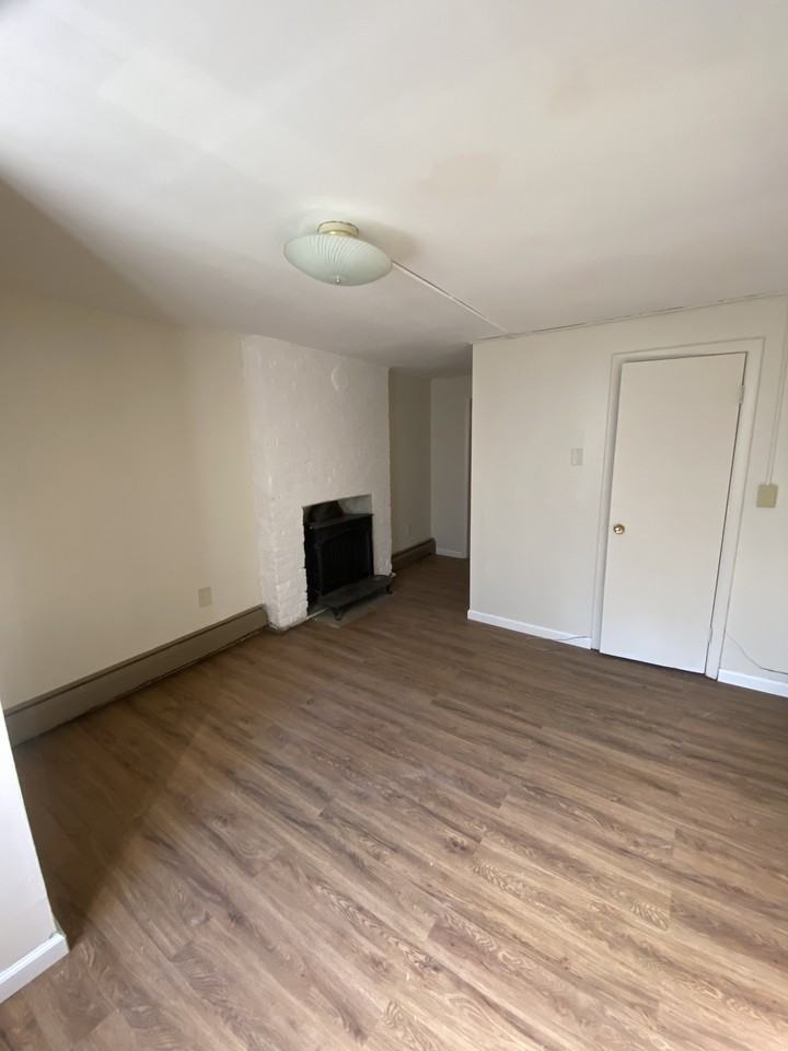 138 Lancaster St - Photo 4 of 9