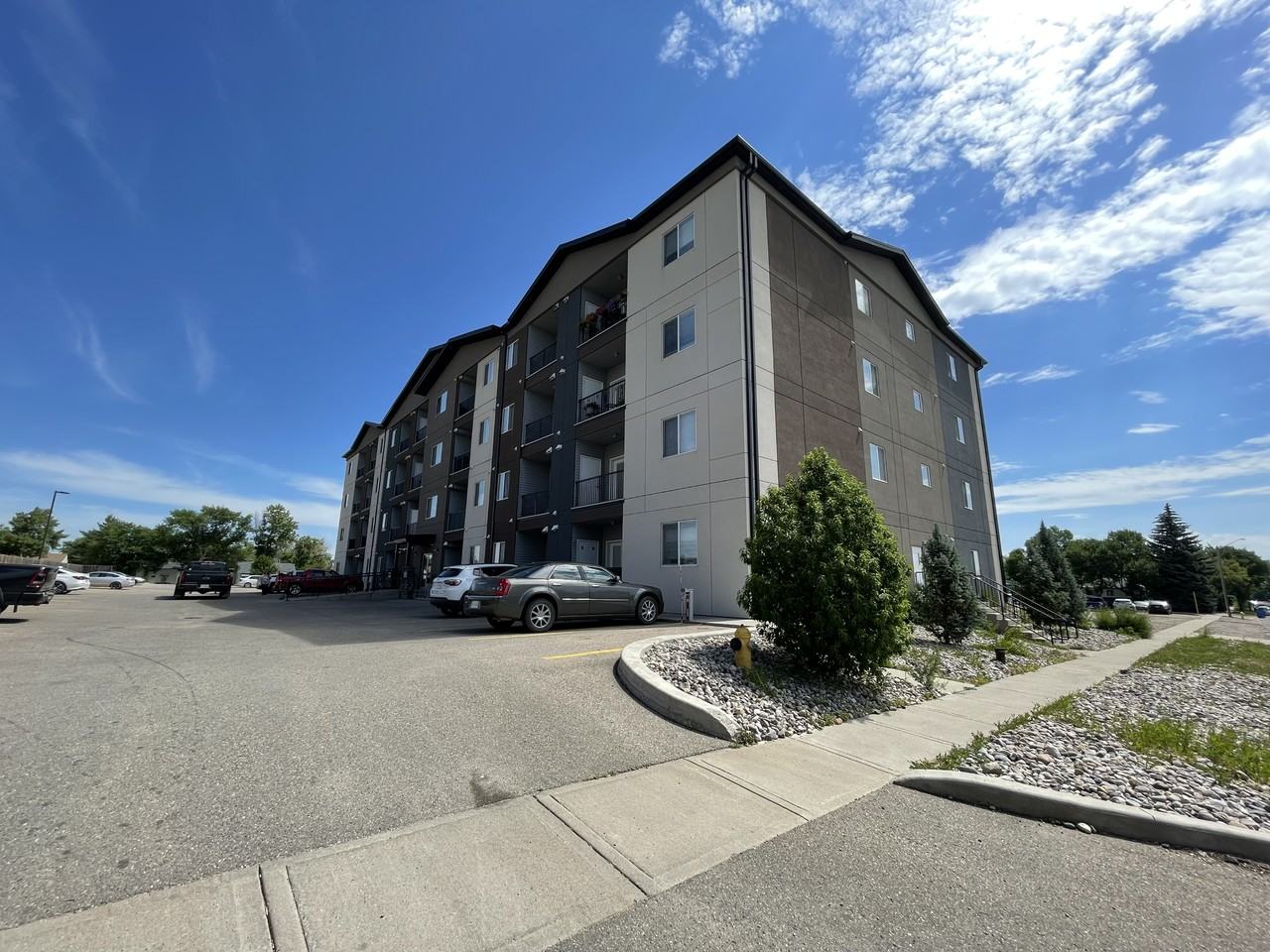 718 3 St - Photo 2 of 6