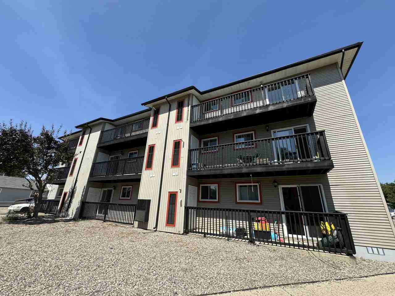 541 Dufferin Ave - Photo 2 of 22