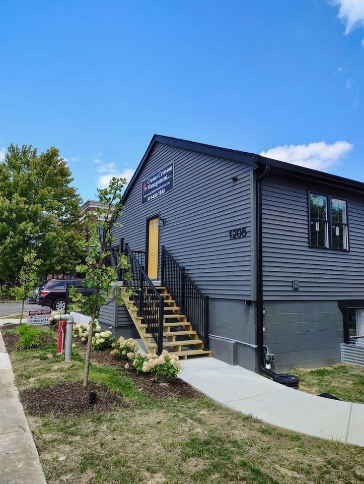 1205 S Rogers St - Photo 2 of 14