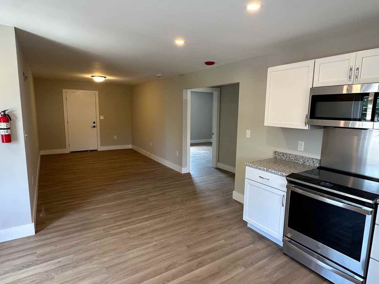 1205 S Rogers St - Photo 4 of 14