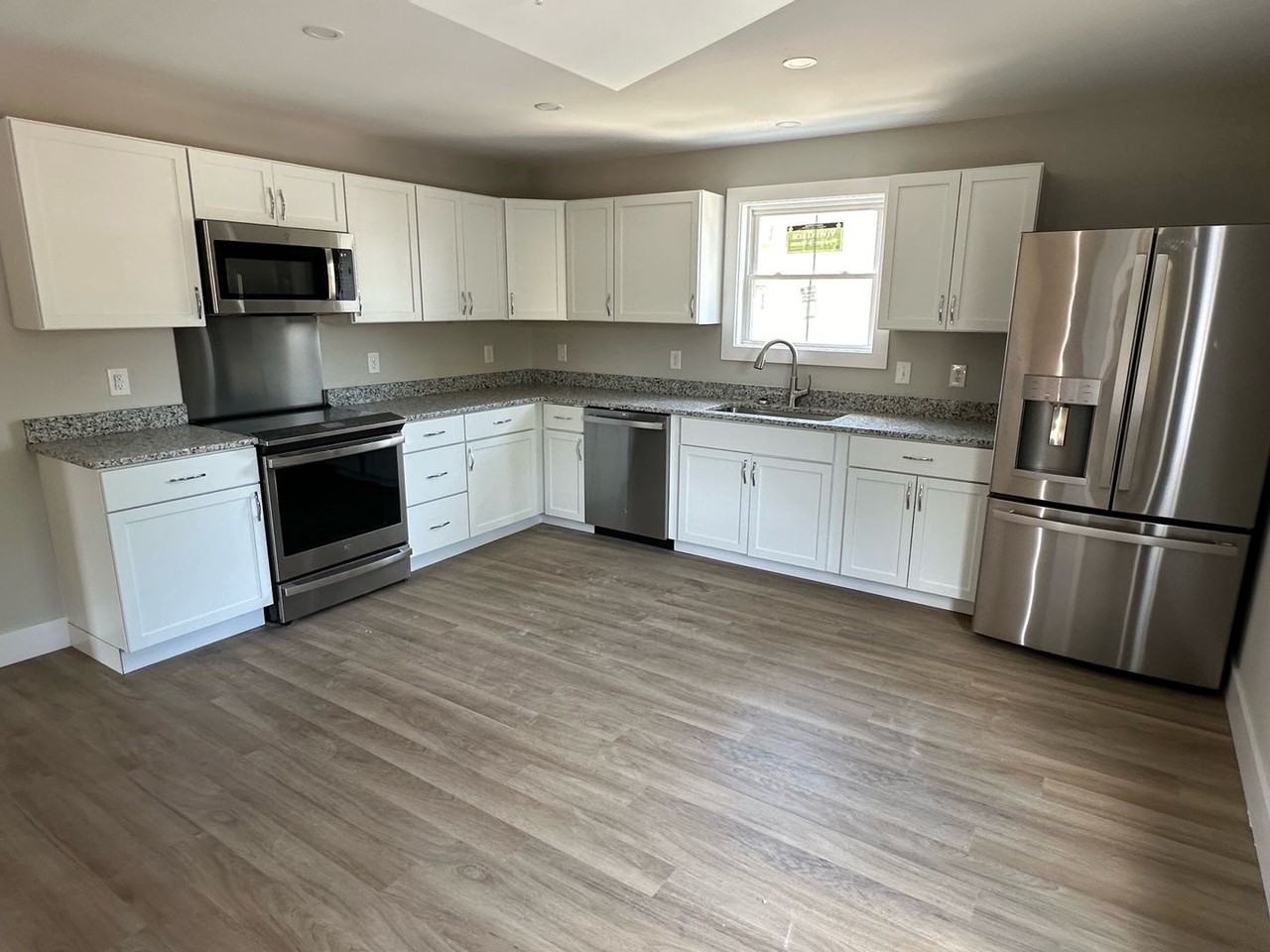 1205 S Rogers St - Photo 5 of 14