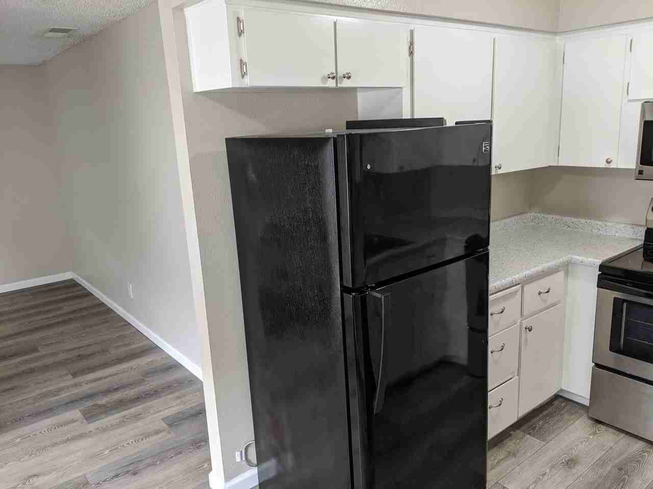 Cornell Apartments - 814 - Photo 3 of 23