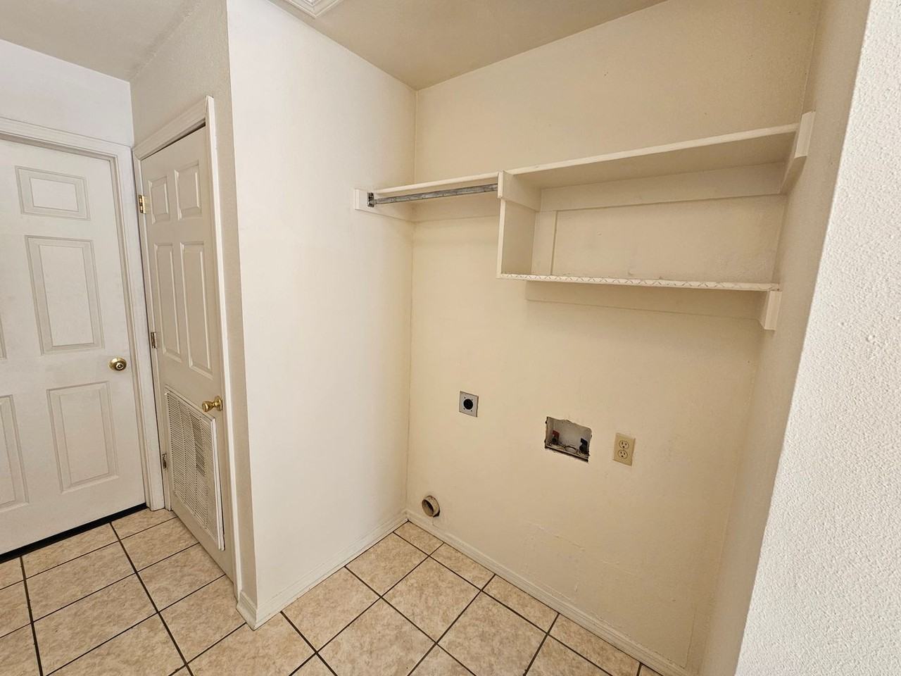 1859 Brazil Ave - Photo 4 of 9