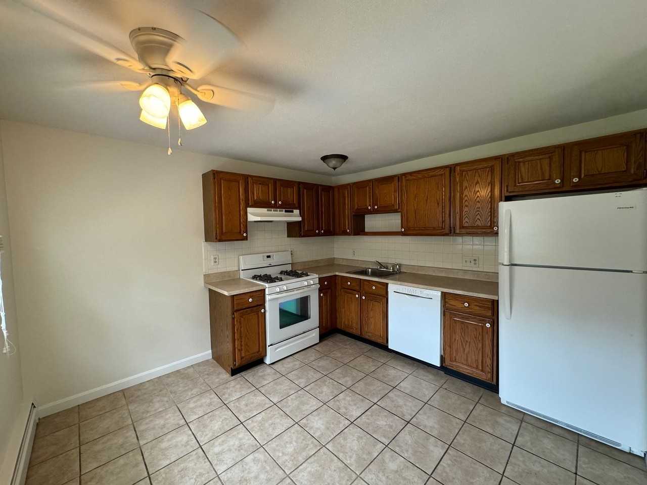 70 Edgelawn Ave - Photo 5 of 25
