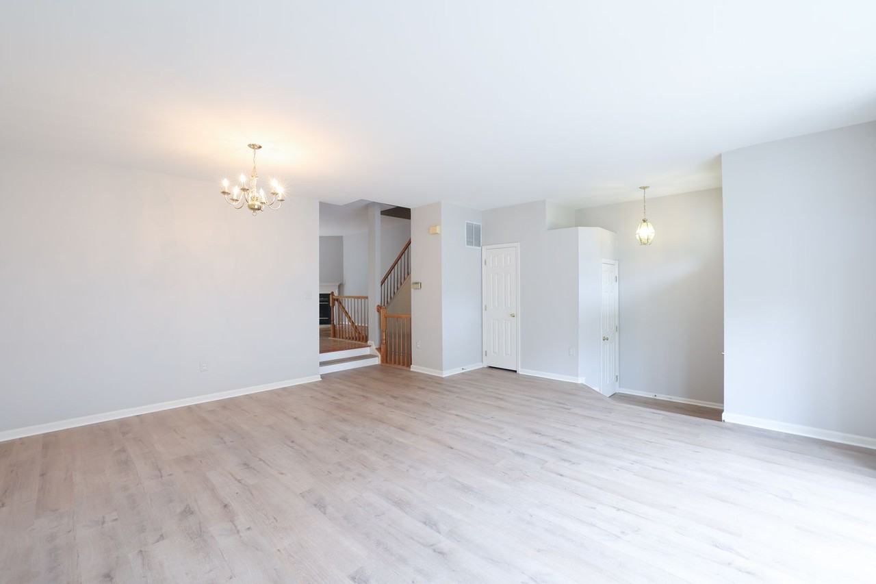 20717 Riptide Sq - Photo 3 of 27