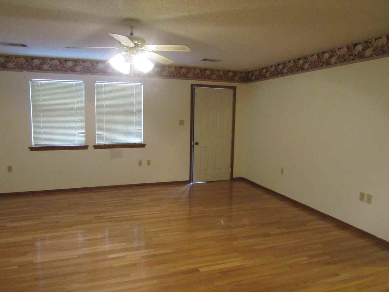 606 Oregon St - Photo 6 of 25