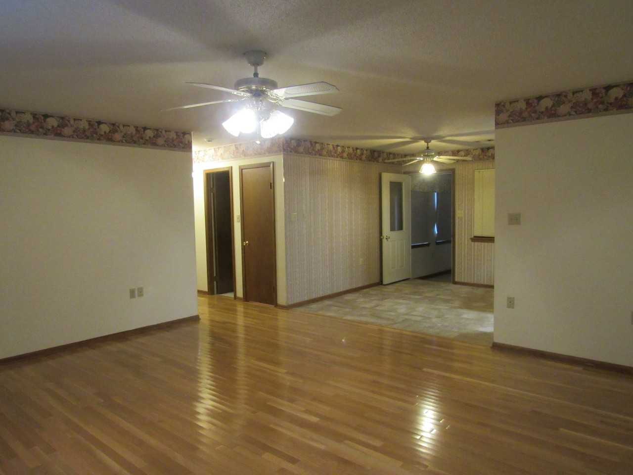 606 Oregon St - Photo 7 of 25