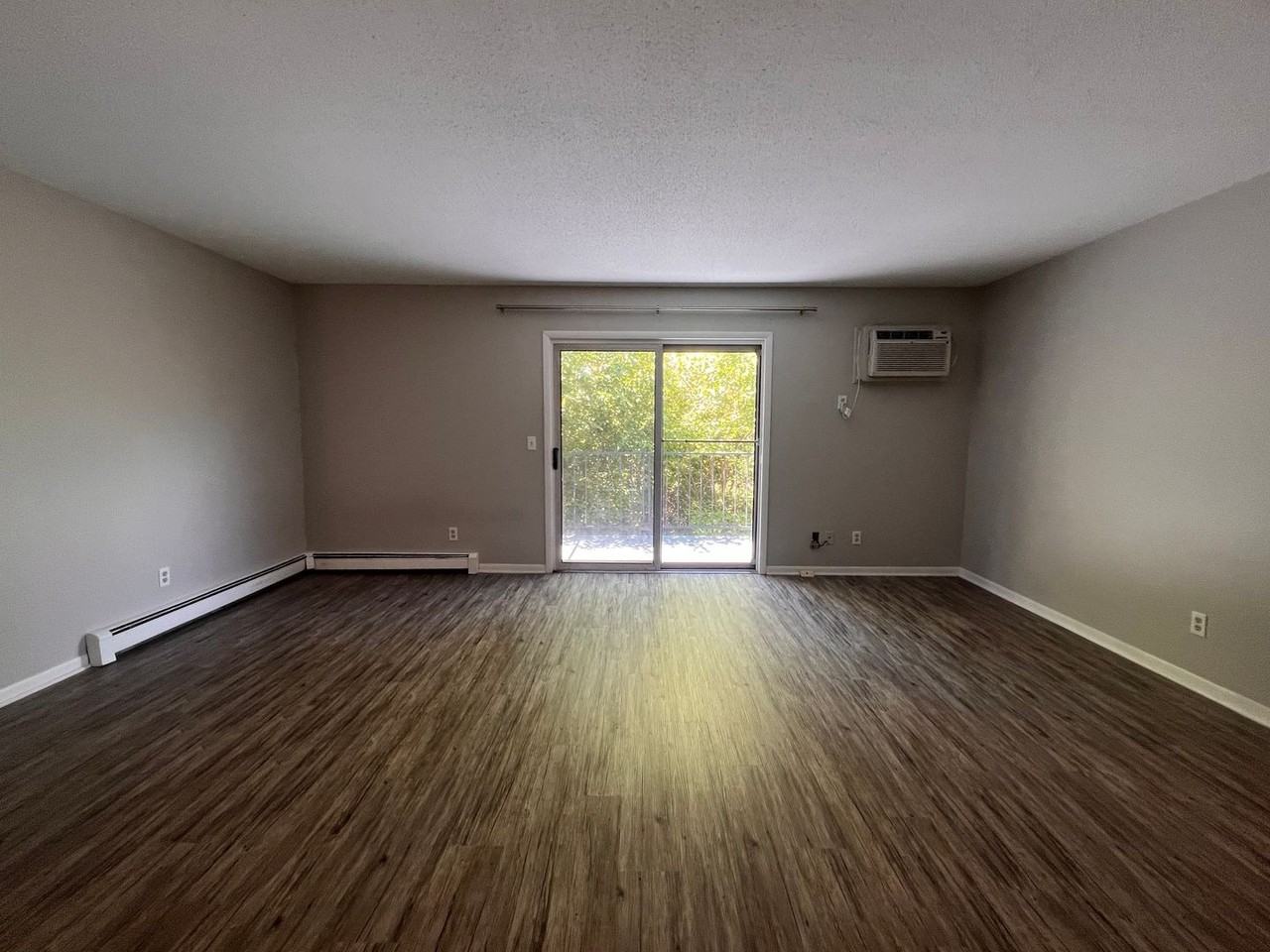 475 Donna St - Photo 2 of 17