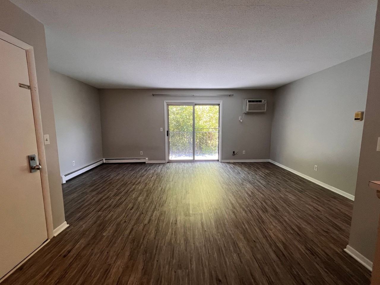 475 Donna St - Photo 3 of 17