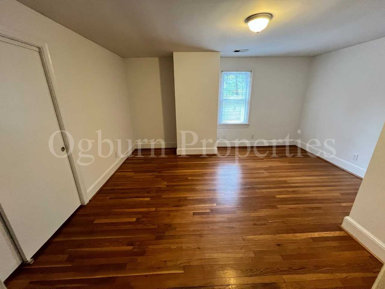 604011 - 520 WEST END BLVD. - Photo 2 of 8