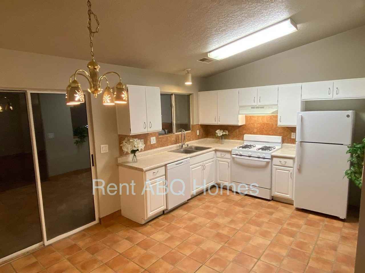 1216 Diamond Pl Sw - Photo 3 of 7