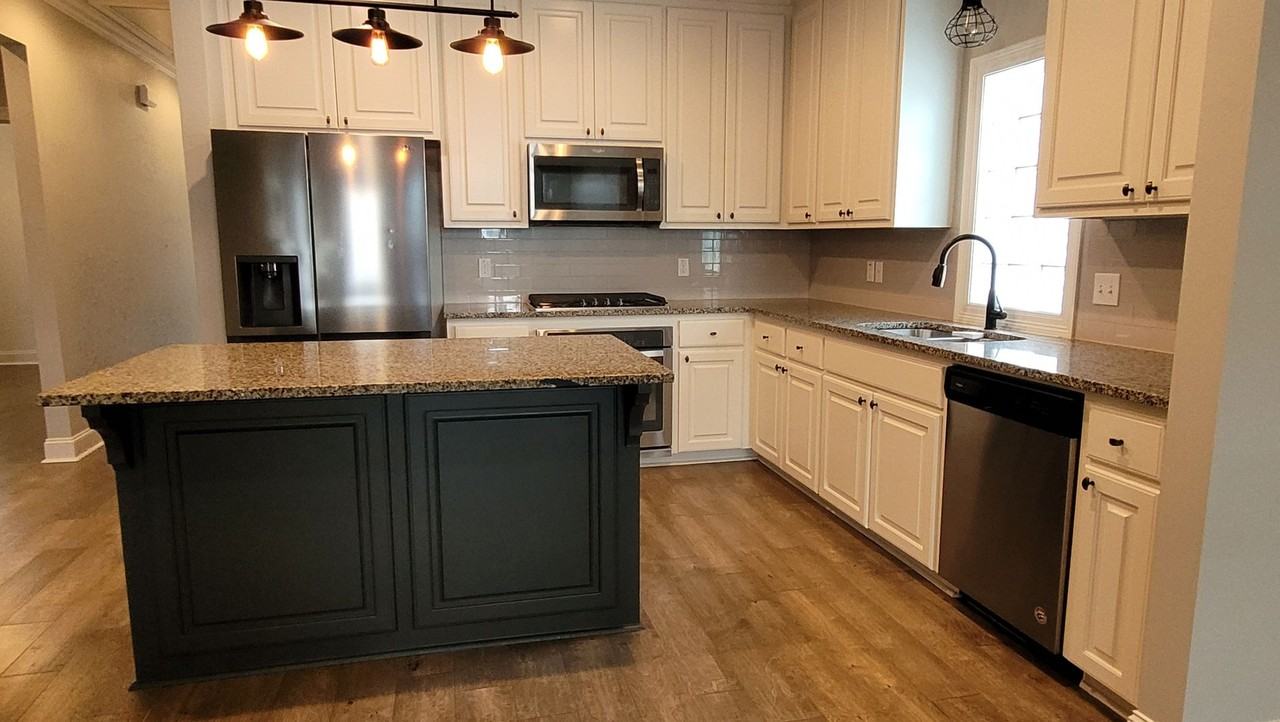 2618 Cresthaven Ave - Photo 4 of 15