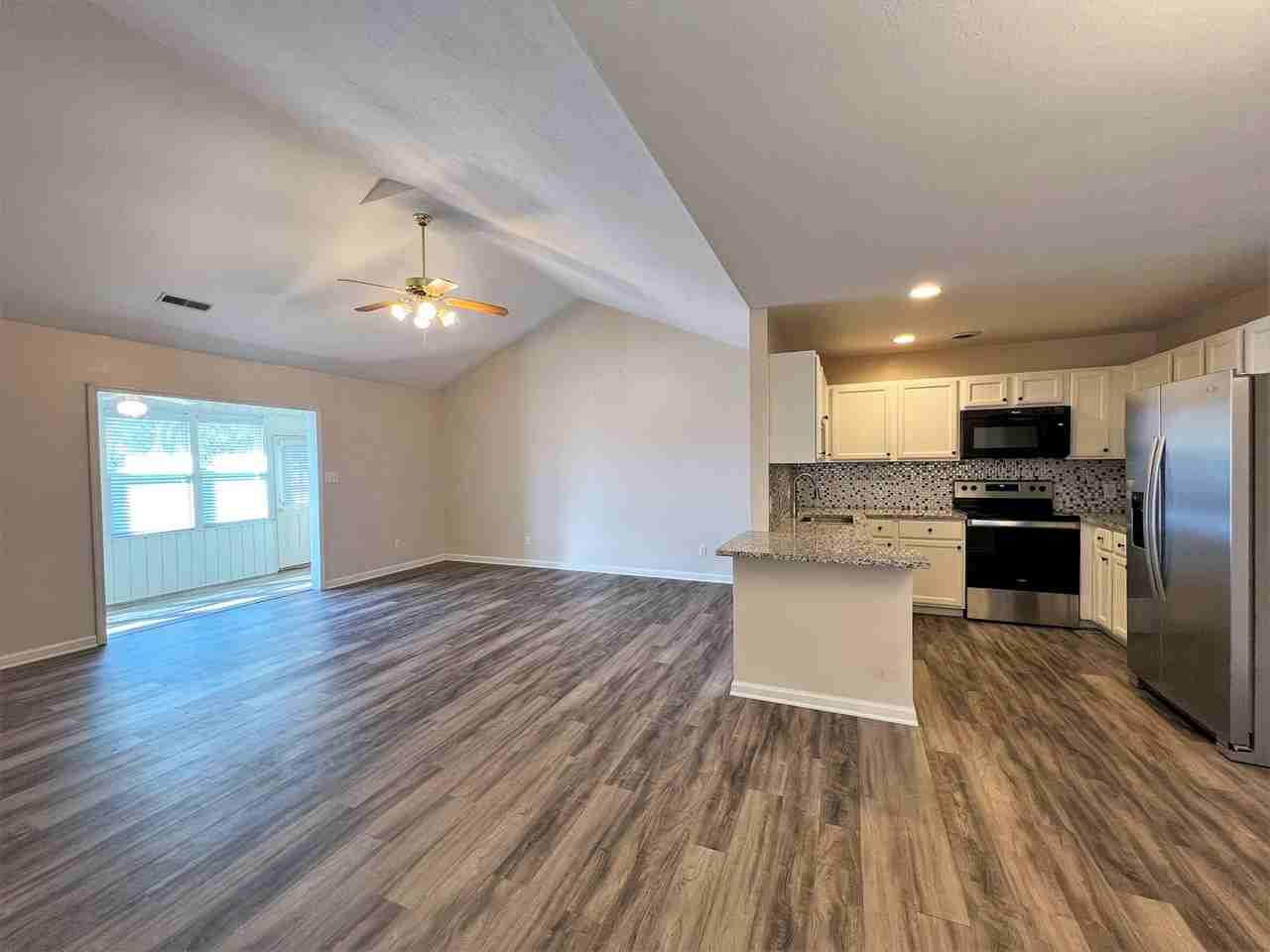 225 Executive Meadows Dr - Photo 2 of 15