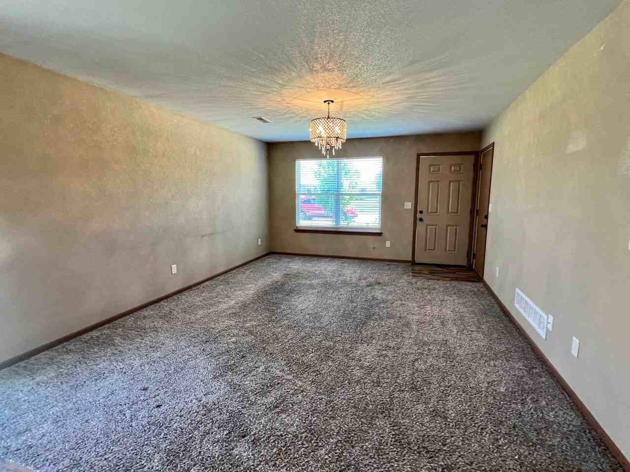 619 Terry Dr - Photo 4 of 17